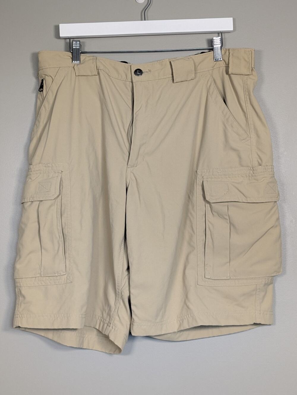 Duluth Trading Shorts Mens XL Beige Cargo Pocket Workwear Stretch Elastic Waist